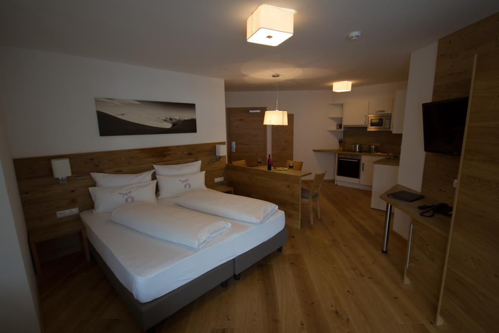 Berglife Appartements Serfaus Room photo